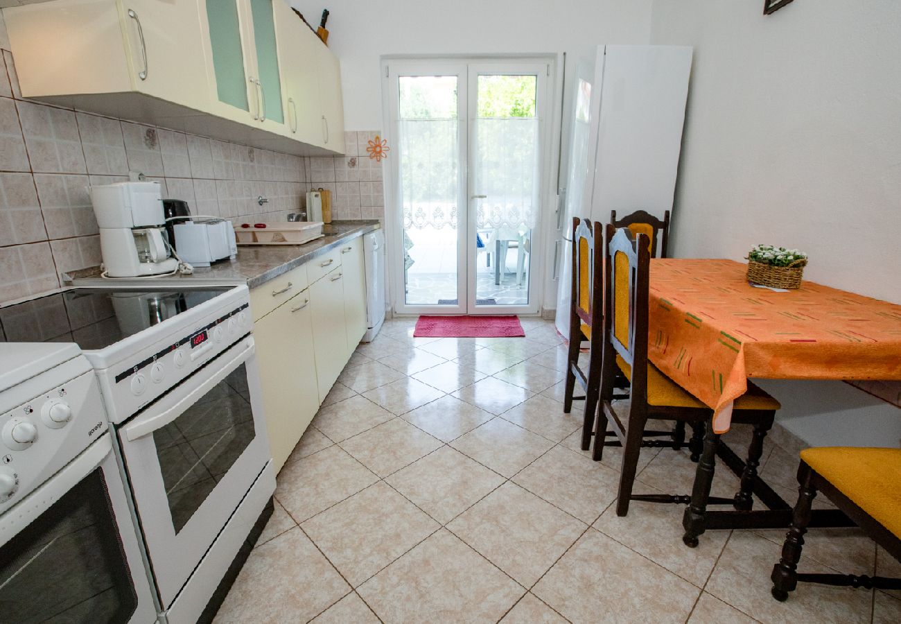 Appartement à Palit - Appartement dans Palit avec terrasse, Climatisation, WIFI, Machine à laver (4386-1)