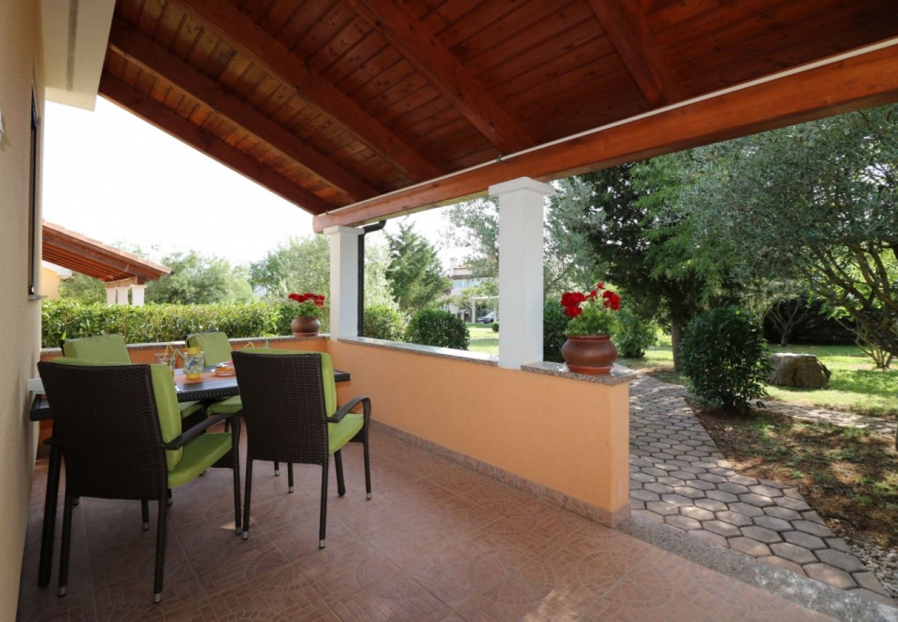 Maison à Porec - Maison de vacances dans Poreč avec terrasse, Climatisation, WIFI, Lave-vaisselle (4400-6)