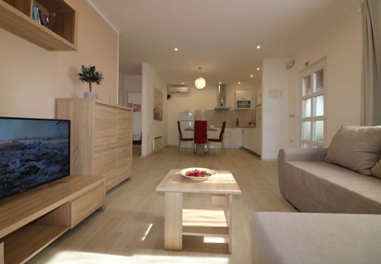 Maison à Porec - Maison de vacances dans Poreč avec terrasse, Climatisation, WIFI, Lave-vaisselle (4400-6)