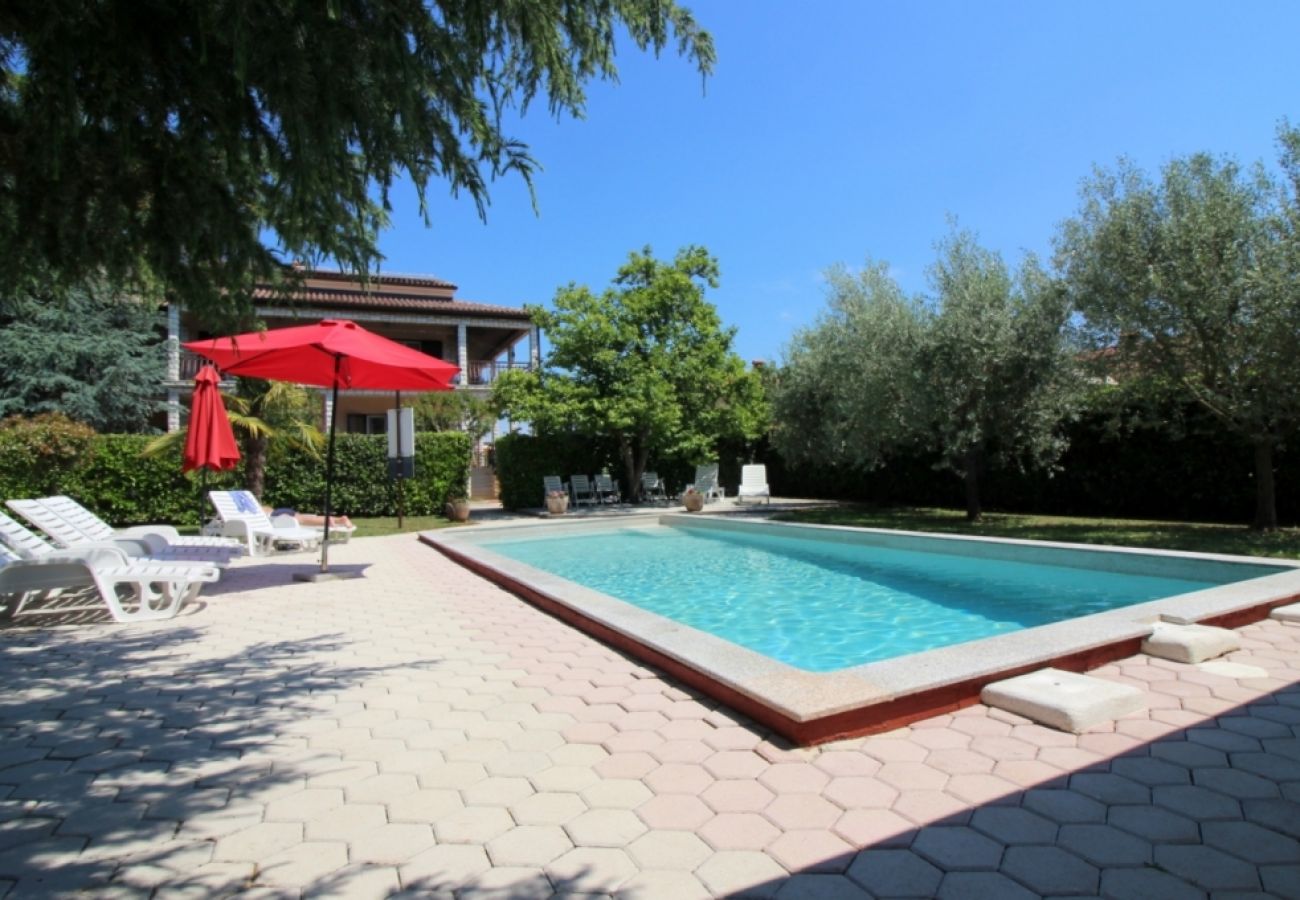 Maison à Porec - Maison de vacances dans Poreč avec terrasse, Climatisation, WIFI, Lave-vaisselle (4400-6)