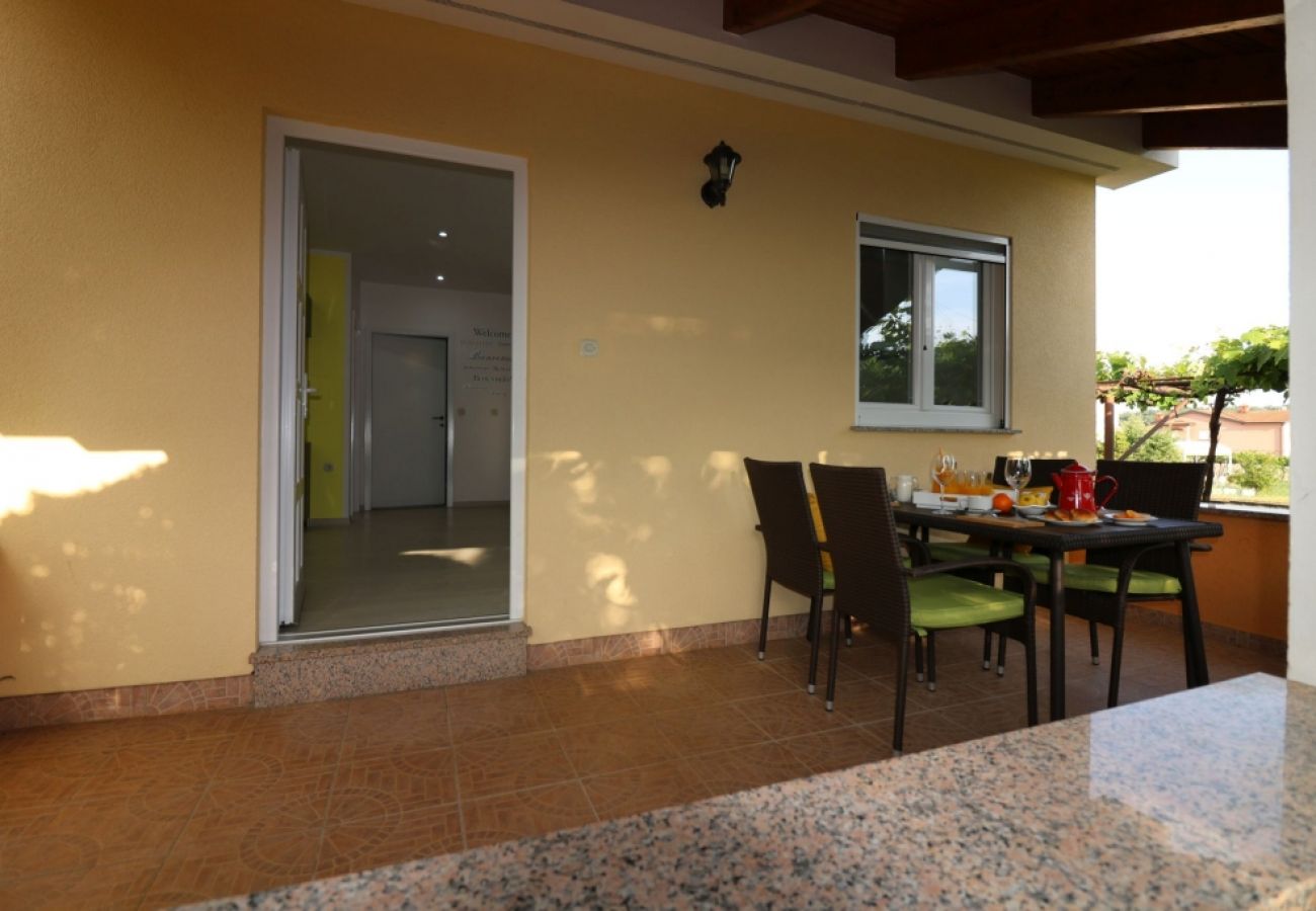 Maison à Porec - Maison de vacances dans Poreč avec terrasse, Climatisation, WIFI, Lave-vaisselle (4400-8)