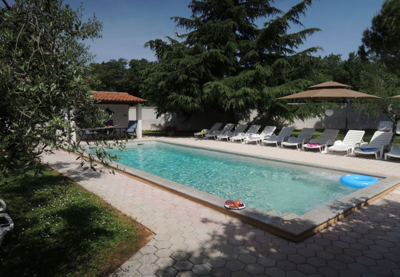 Maison à Porec - Maison de vacances dans Poreč avec terrasse, Climatisation, WIFI, Lave-vaisselle (4400-5)