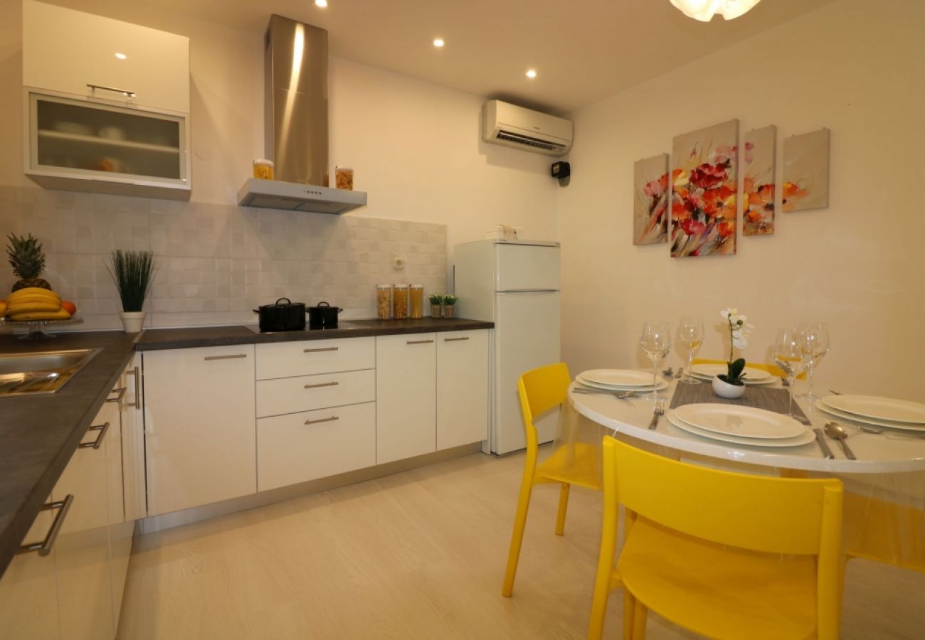 Maison à Porec - Maison de vacances dans Poreč avec terrasse, Climatisation, WIFI, Lave-vaisselle (4400-5)