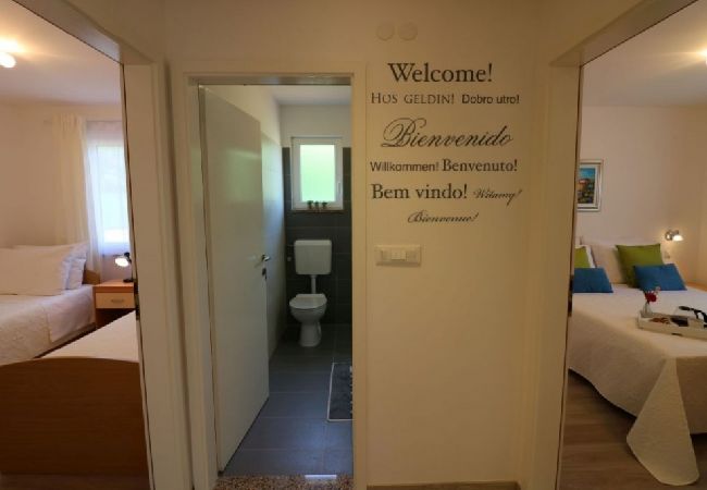 Maison à Porec - Maison de vacances dans Poreč avec terrasse, Climatisation, WIFI, Lave-vaisselle (4400-2) Maison à Porec - Maison de vacances dans Poreč avec terrasse, Climatisation, WIFI, Lave-vaisselle (4400-2)