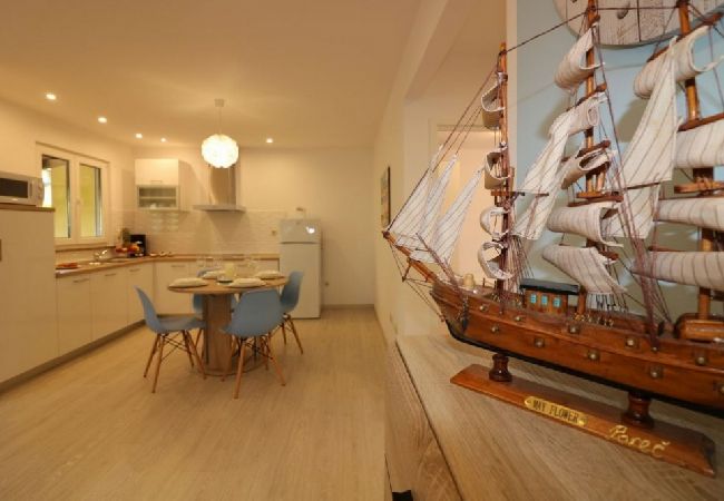 Maison à Porec - Maison de vacances dans Poreč avec terrasse, Climatisation, WIFI, Lave-vaisselle (4400-4) Maison à Porec - Maison de vacances dans Poreč avec terrasse, Climatisation, WIFI, Lave-vaisselle (4400-4)