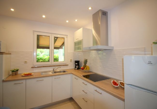 Maison à Porec - Maison de vacances dans Poreč avec terrasse, Climatisation, WIFI, Lave-vaisselle (4400-4) Maison à Porec - Maison de vacances dans Poreč avec terrasse, Climatisation, WIFI, Lave-vaisselle (4400-4)