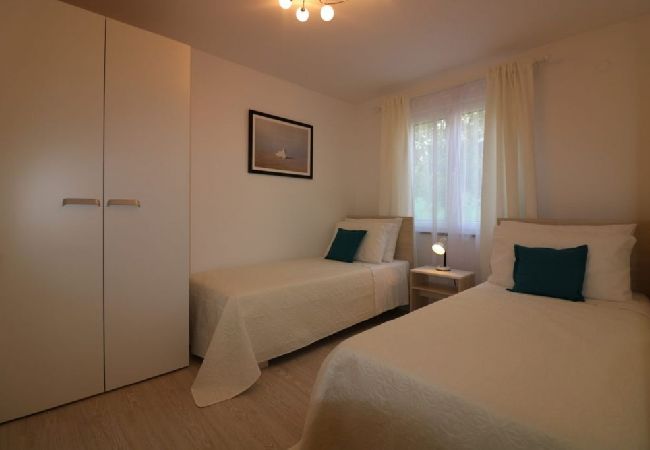 Maison à Porec - Maison de vacances dans Poreč avec terrasse, Climatisation, WIFI, Lave-vaisselle (4400-4) Maison à Porec - Maison de vacances dans Poreč avec terrasse, Climatisation, WIFI, Lave-vaisselle (4400-4)