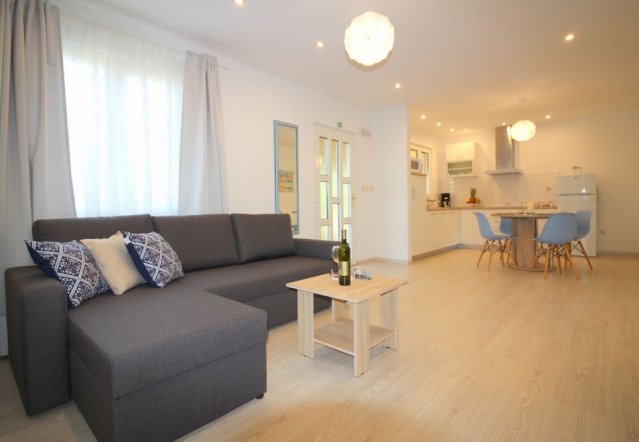 Maison à Porec - Maison de vacances dans Poreč avec terrasse, Climatisation, WIFI, Lave-vaisselle (4400-4)