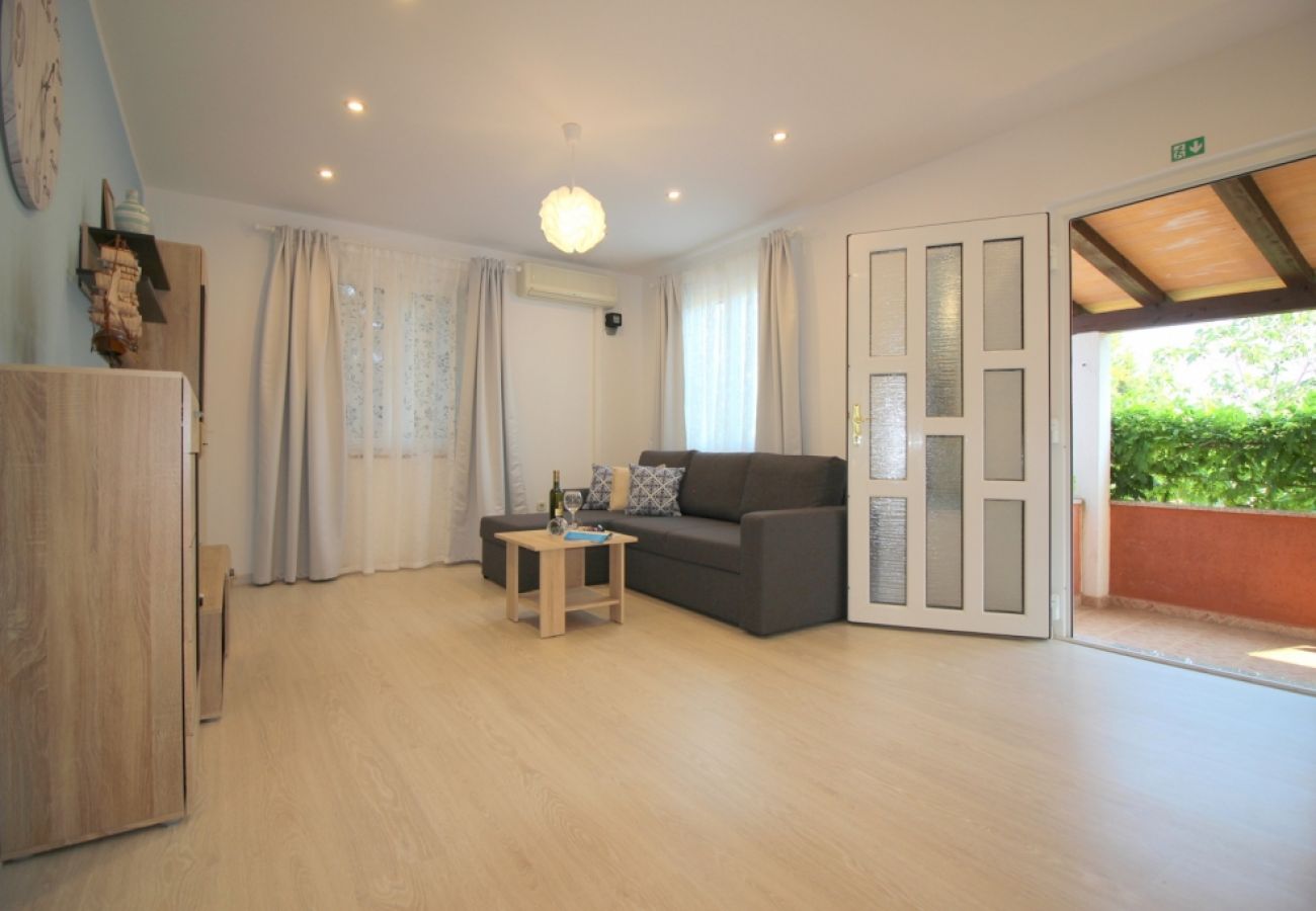 Maison à Porec - Maison de vacances dans Poreč avec terrasse, Climatisation, WIFI, Lave-vaisselle (4400-4)