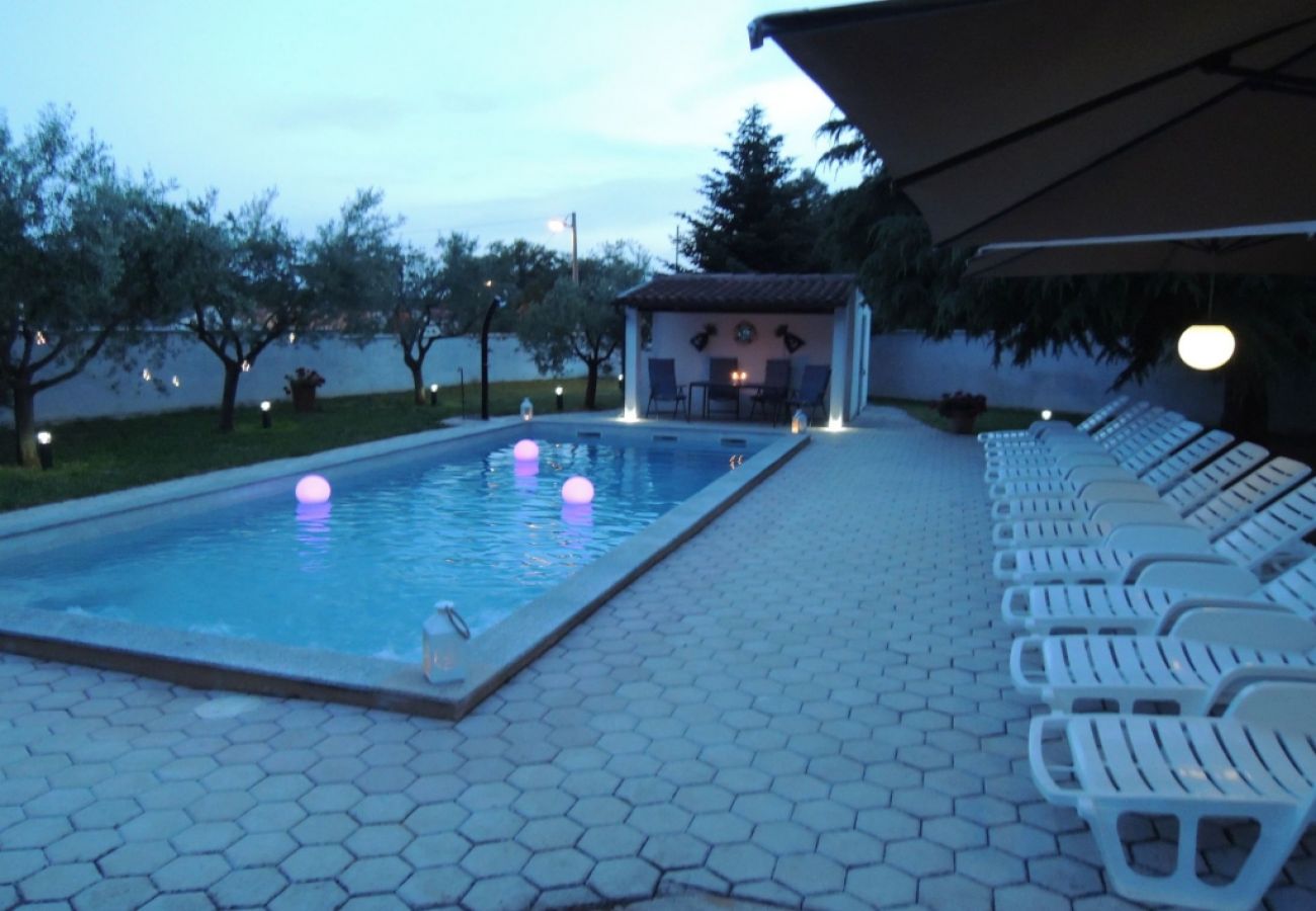 Maison à Porec - Maison de vacances dans Poreč avec terrasse, Climatisation, WIFI, Lave-vaisselle (4400-4)