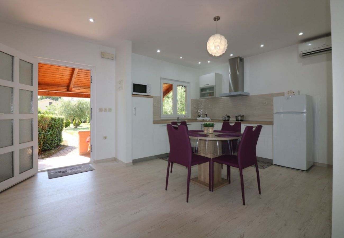 Maison à Porec - Maison de vacances dans Poreč avec terrasse, Climatisation, WIFI, Lave-vaisselle (4400-7)