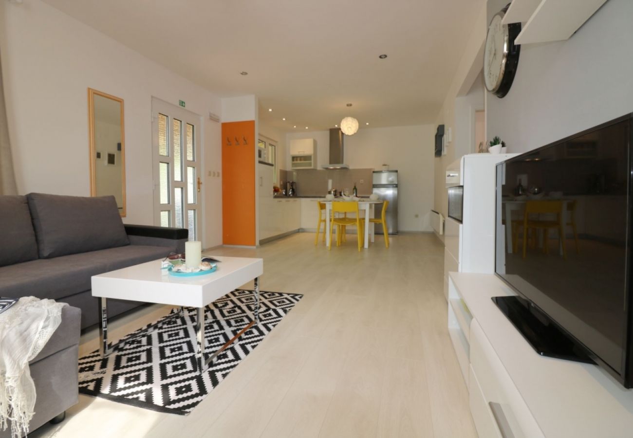 Maison à Porec - Maison de vacances dans Poreč avec terrasse, Climatisation, WIFI, Lave-vaisselle (4400-1)