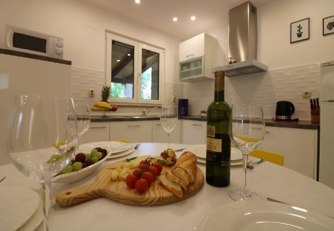 Maison à Porec - Maison de vacances dans Poreč avec terrasse, Climatisation, WIFI, Lave-vaisselle (4400-3) Maison à Porec - Maison de vacances dans Poreč avec terrasse, Climatisation, WIFI, Lave-vaisselle (4400-3)