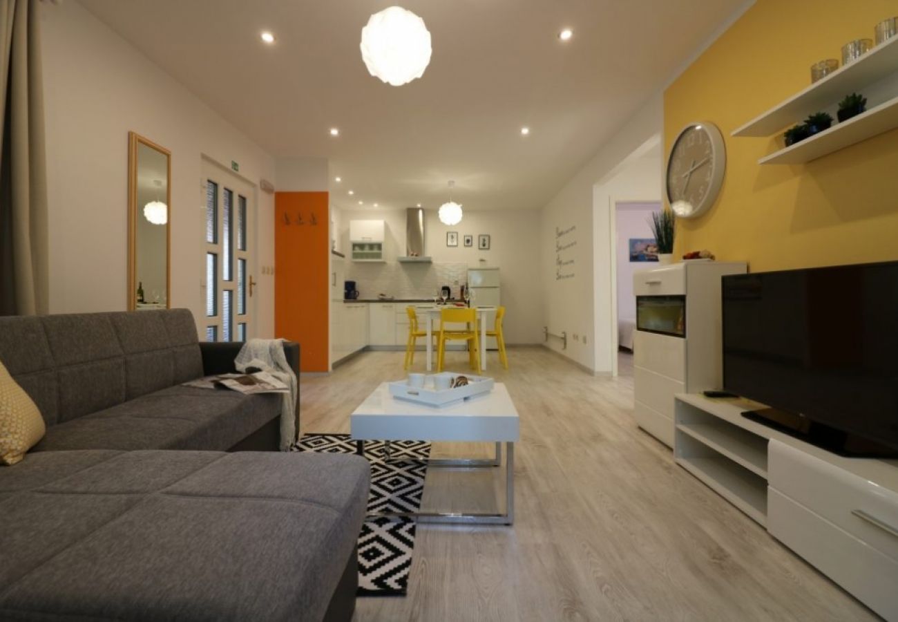 Maison à Porec - Maison de vacances dans Poreč avec terrasse, Climatisation, WIFI, Lave-vaisselle (4400-3)