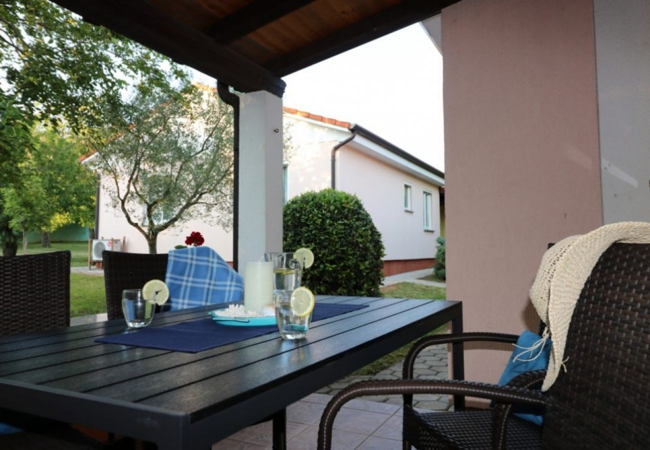 Maison à Porec - Maison de vacances dans Poreč avec terrasse, Climatisation, WIFI, Lave-vaisselle (4400-3)