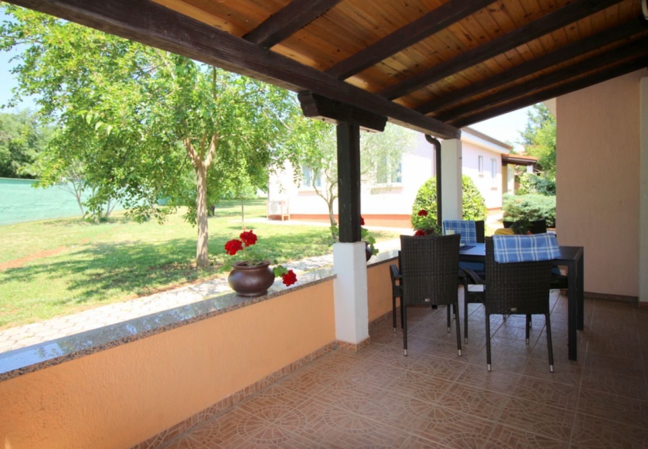 Maison à Porec - Maison de vacances dans Poreč avec terrasse, Climatisation, WIFI, Lave-vaisselle (4400-3)