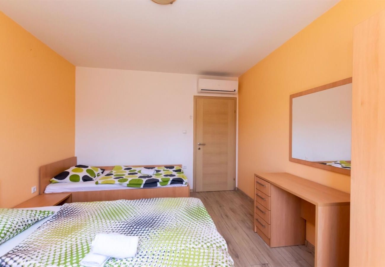 Appartement à Lopar - Appartement dans Lopar avec Balcon, Climatisation, WIFI (4421-1)