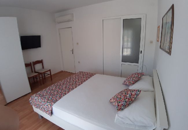 Appartement à Jelsa - Appartement dans Jelsa avec terrasse, Climatisation, WIFI (4440-2) Appartement à Jelsa - Appartement dans Jelsa avec terrasse, Climatisation, WIFI (4440-2)