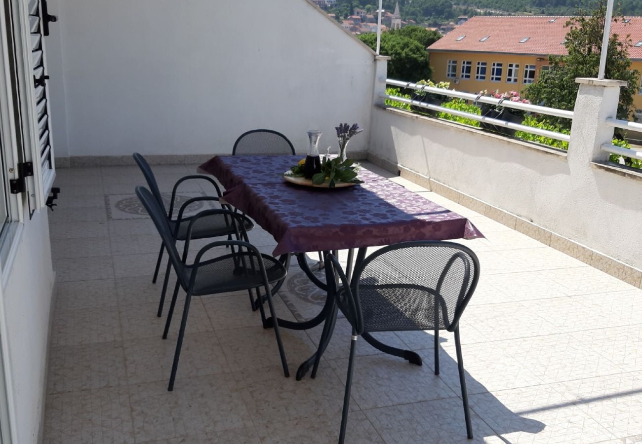 Appartement à Jelsa - Appartement dans Jelsa avec terrasse, Climatisation, WIFI (4440-2)