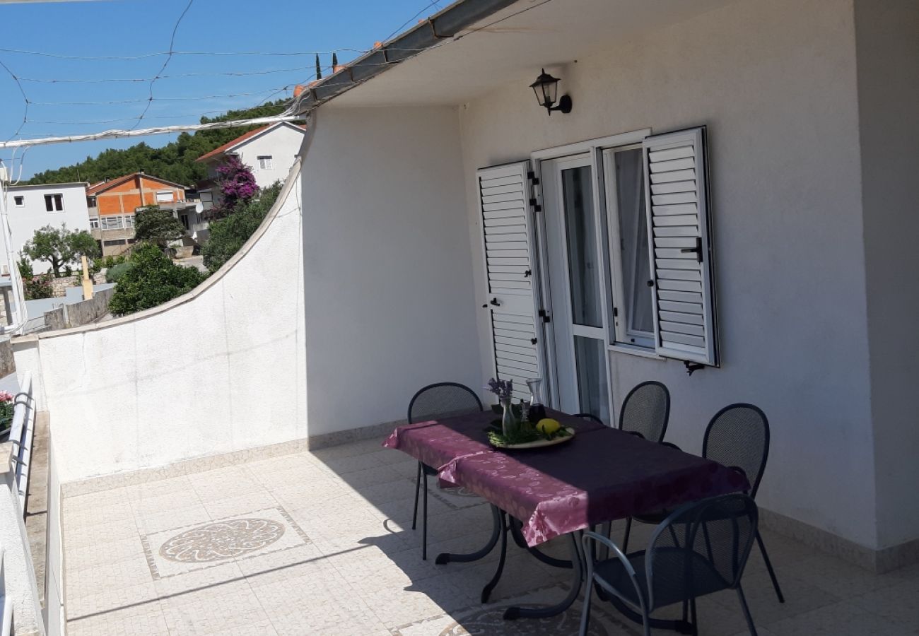 Appartement à Jelsa - Appartement dans Jelsa avec terrasse, Climatisation, WIFI (4440-2)