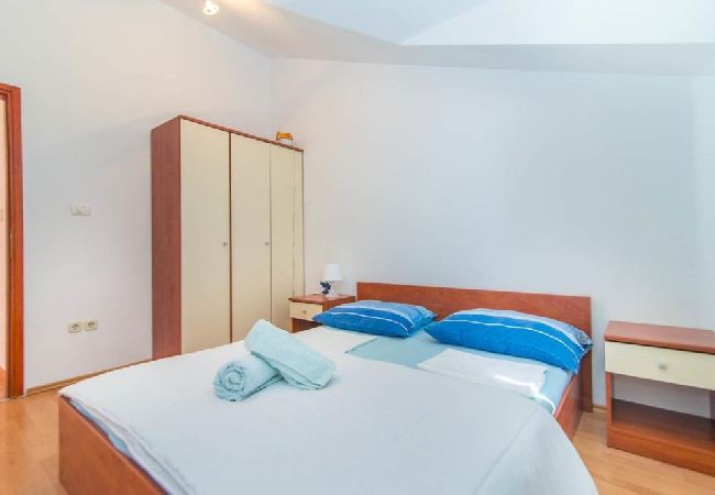 Appartement à Vodice - Appartement dans Vodice avec Balcon, Climatisation, WIFI (4441-2) Appartement à Vodice - Appartement dans Vodice avec Balcon, Climatisation, WIFI (4441-2)