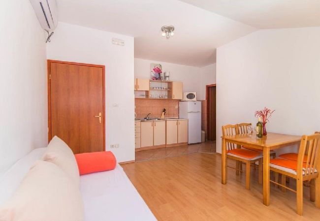 Appartement à Vodice - Appartement dans Vodice avec Balcon, Climatisation, WIFI (4441-2) Appartement à Vodice - Appartement dans Vodice avec Balcon, Climatisation, WIFI (4441-2)