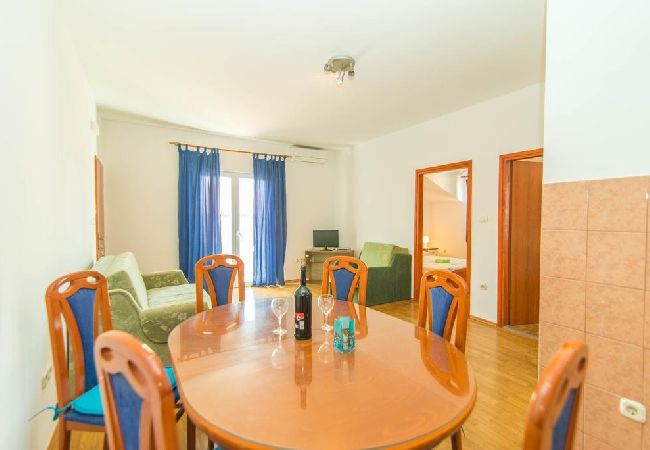 Appartement à Vodice - Appartement dans Vodice avec Balcon, Climatisation, WIFI (4441-1) Appartement à Vodice - Appartement dans Vodice avec Balcon, Climatisation, WIFI (4441-1)