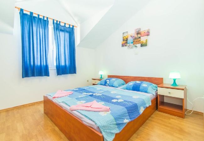 Appartement à Vodice - Appartement dans Vodice avec Balcon, Climatisation, WIFI (4441-1) Appartement à Vodice - Appartement dans Vodice avec Balcon, Climatisation, WIFI (4441-1)