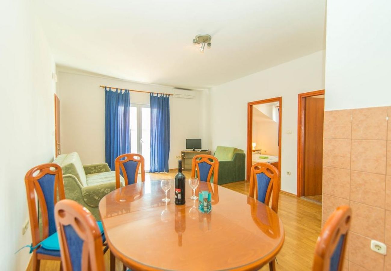 Appartement à Vodice - Appartement dans Vodice avec Balcon, Climatisation, WIFI (4441-1)