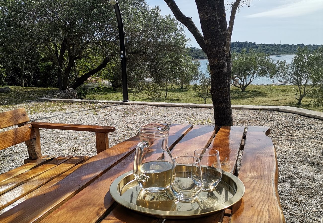 Maison à Okrug Gornji - Maison Robinson dans Okrug Gornji avec vue mer, terrasse (4452-1)