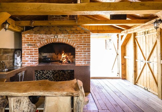Maison à Rakovica - Maison de vacances dans Rakovica avec terrasse, WIFI, Machine à laver (4488-2) Maison à Rakovica - Maison de vacances dans Rakovica avec terrasse, WIFI, Machine à laver (4488-2)