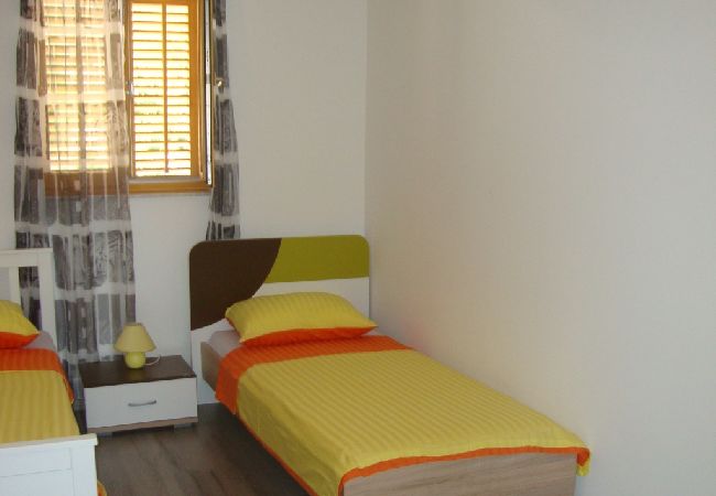 Appartement à Cres - Appartement dans Cres avec Balcon, Climatisation, WIFI, Machine à laver (4496-1) Appartement à Cres - Appartement dans Cres avec Balcon, Climatisation, WIFI, Machine à laver (4496-1)