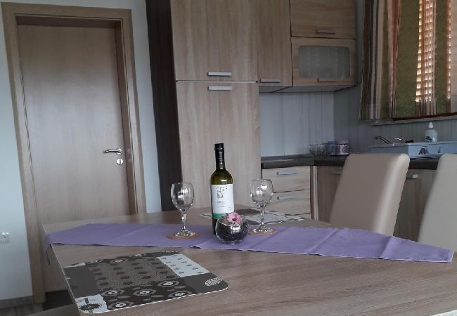 Appartement à Cres - Appartement dans Cres avec Balcon, Climatisation, WIFI, Machine à laver (4496-1) Appartement à Cres - Appartement dans Cres avec Balcon, Climatisation, WIFI, Machine à laver (4496-1)