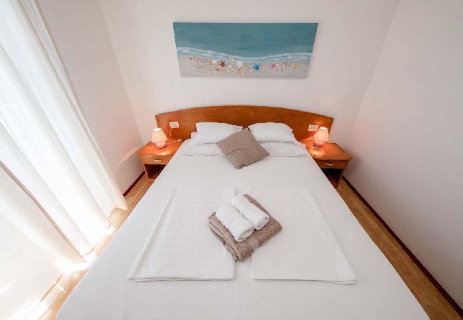 Appartement à Supetarska Draga - Appartement dans Supetarska Draga avec vue mer, Balcon, Climatisation, WIFI (4551-1) Appartement à Supetarska Draga - Appartement dans Supetarska Draga avec vue mer, Balcon, Climatisation, WIFI (4551-1)