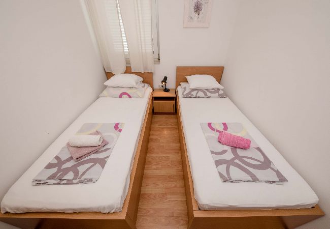 Appartement à Supetarska Draga - Appartement dans Supetarska Draga avec vue mer, Balcon, Climatisation, WIFI (4551-1) Appartement à Supetarska Draga - Appartement dans Supetarska Draga avec vue mer, Balcon, Climatisation, WIFI (4551-1)