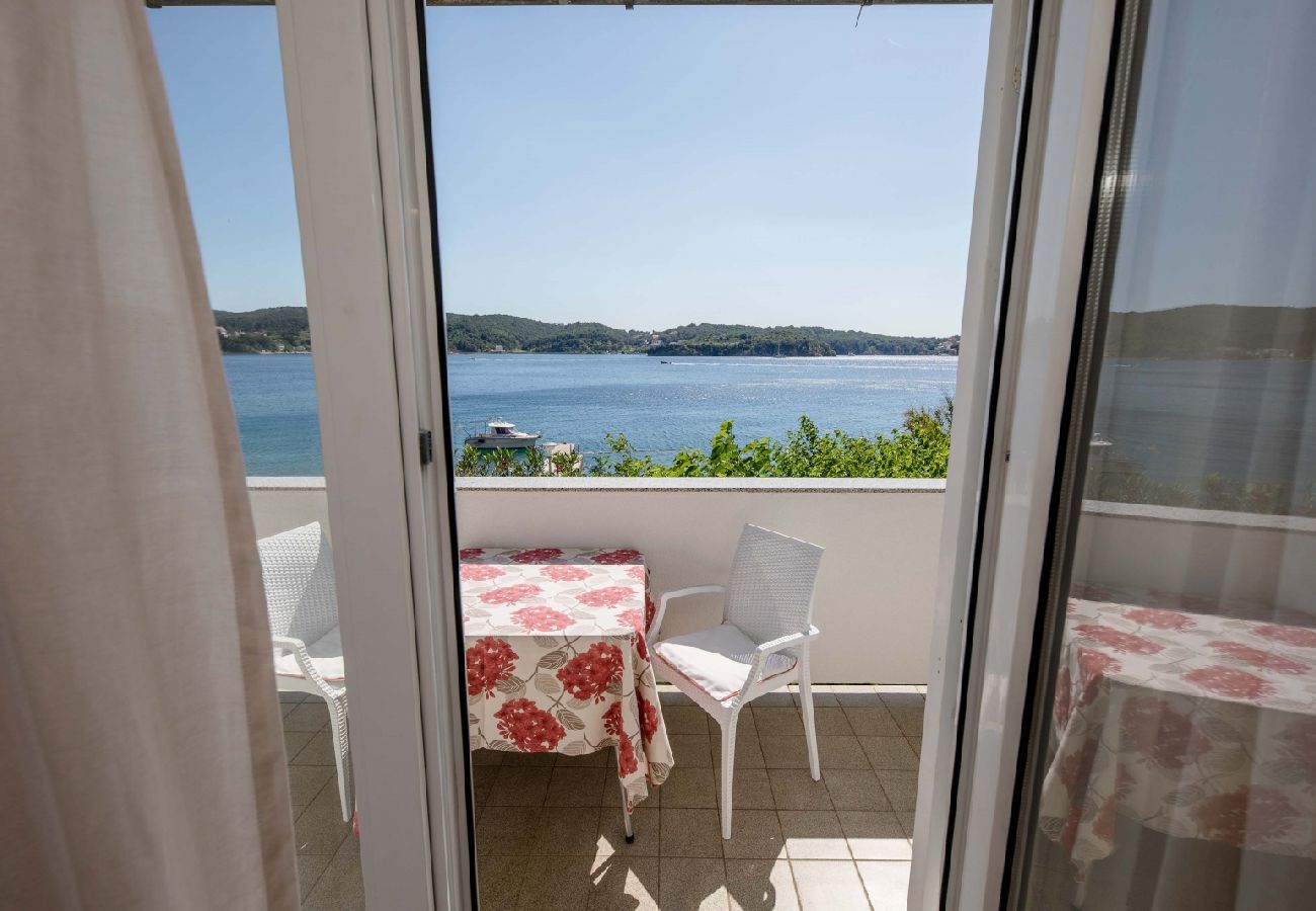 Appartement à Supetarska Draga - Appartement dans Supetarska Draga avec vue mer, Balcon, Climatisation, WIFI (4551-1)