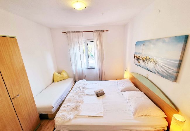 Appartement à Supetarska Draga - Appartement dans Supetarska Draga avec vue mer, terrasse, Climatisation, WIFI (4551-3) Appartement à Supetarska Draga - Appartement dans Supetarska Draga avec vue mer, terrasse, Climatisation, WIFI (4551-3)