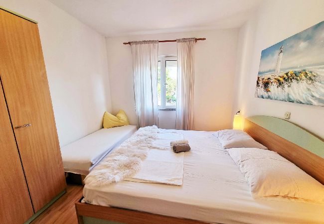 Appartement à Supetarska Draga - Appartement dans Supetarska Draga avec vue mer, terrasse, Climatisation, WIFI (4551-3) Appartement à Supetarska Draga - Appartement dans Supetarska Draga avec vue mer, terrasse, Climatisation, WIFI (4551-3)