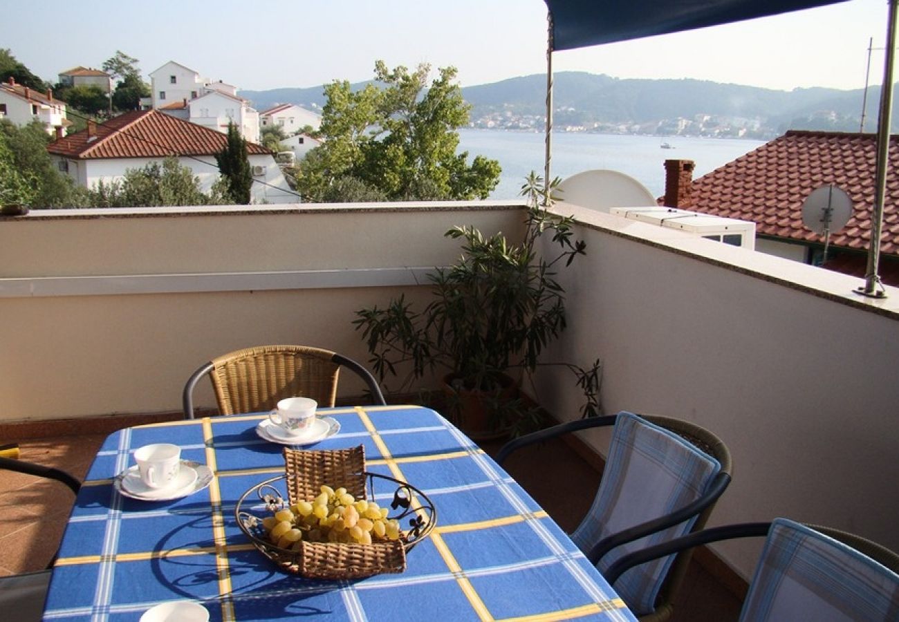 Appartement à Supetarska Draga - Appartement dans Supetarska Draga avec vue mer, terrasse, Climatisation, WIFI (4551-3)