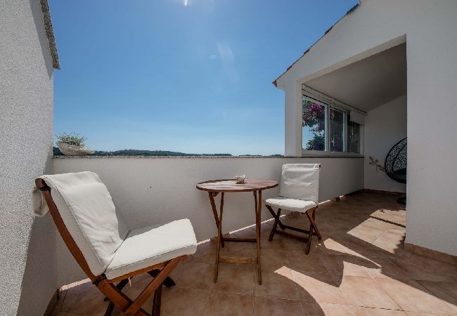 Appartement à Supetarska Draga - Appartement dans Supetarska Draga avec vue mer, Balcon, Climatisation, WIFI (4551-4) Appartement à Supetarska Draga - Appartement dans Supetarska Draga avec vue mer, Balcon, Climatisation, WIFI (4551-4)