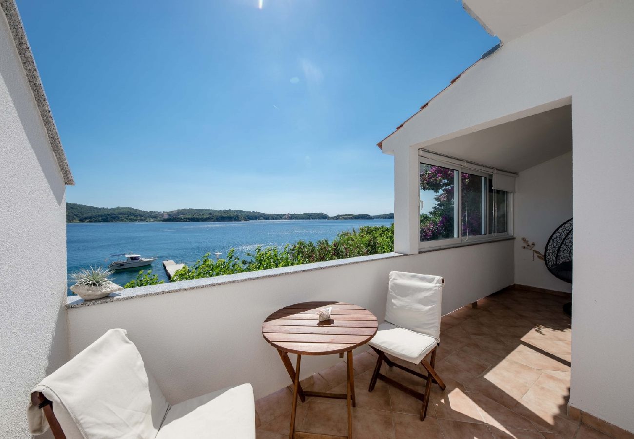 Appartement à Supetarska Draga - Appartement dans Supetarska Draga avec vue mer, Balcon, Climatisation, WIFI (4551-4)