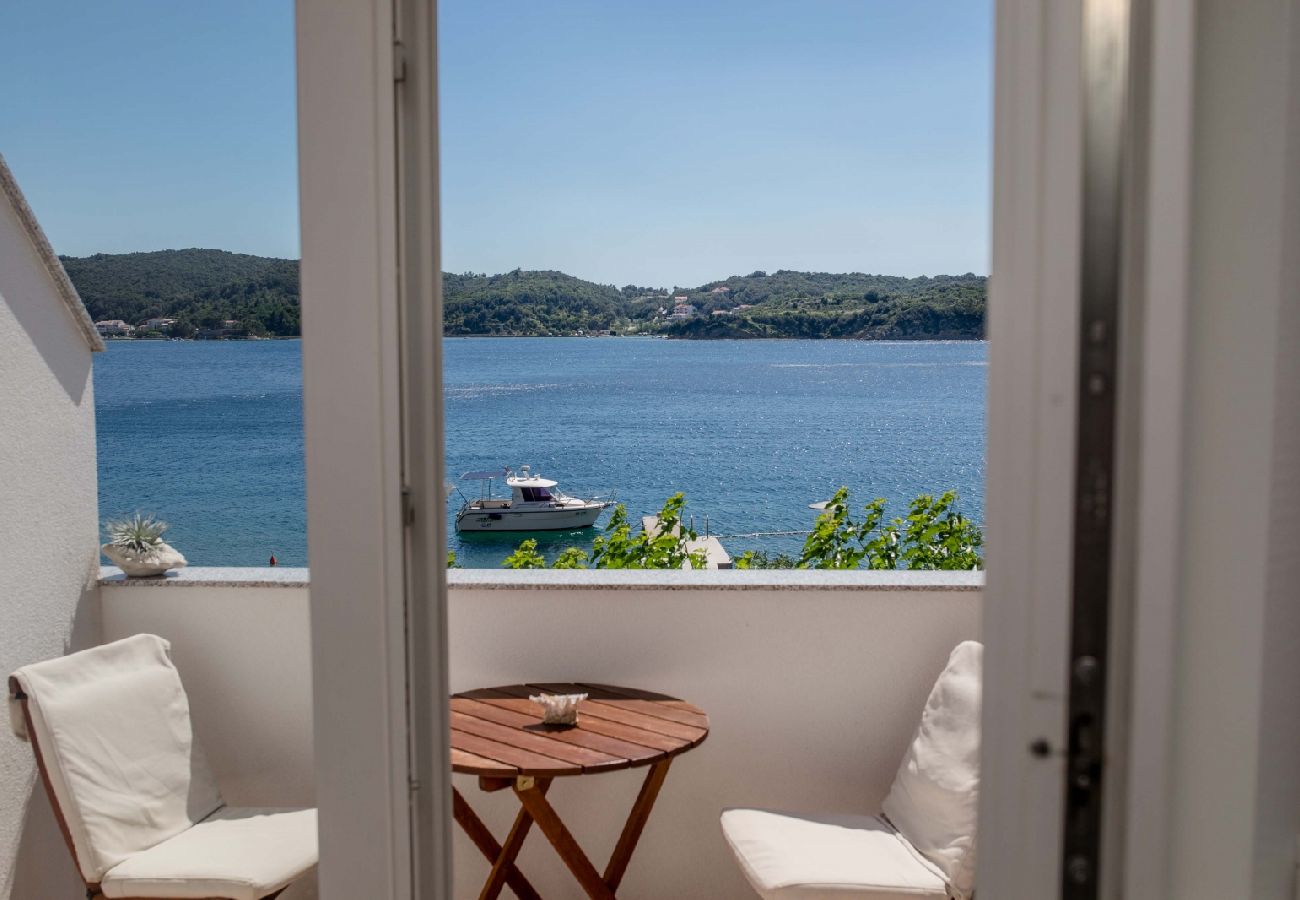 Appartement à Supetarska Draga - Appartement dans Supetarska Draga avec vue mer, Balcon, Climatisation, WIFI (4551-4)