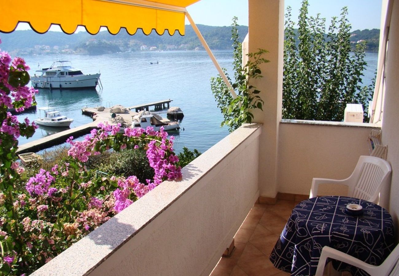 Appartement à Supetarska Draga - Appartement dans Supetarska Draga avec vue mer, Balcon, Climatisation, WIFI (4551-5)