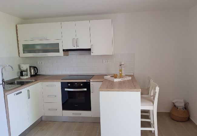 Appartement à Supetarska Draga - Appartement dans Supetarska Draga avec vue mer, terrasse, Climatisation, WIFI (4552-6) Appartement à Supetarska Draga - Appartement dans Supetarska Draga avec vue mer, terrasse, Climatisation, WIFI (4552-6)