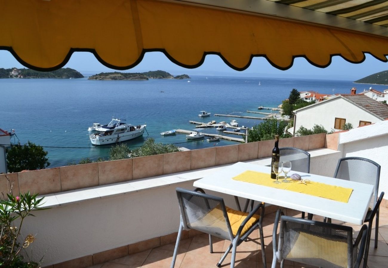 Appartement à Supetarska Draga - Appartement dans Supetarska Draga avec vue mer, terrasse, Climatisation, WIFI (4552-10)