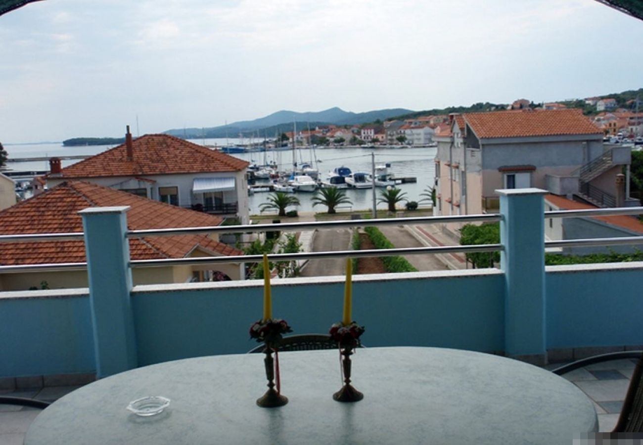 Appartement à Kukljica - Appartement dans Kukljica avec vue mer, terrasse, Climatisation, WIFI (4567-1)