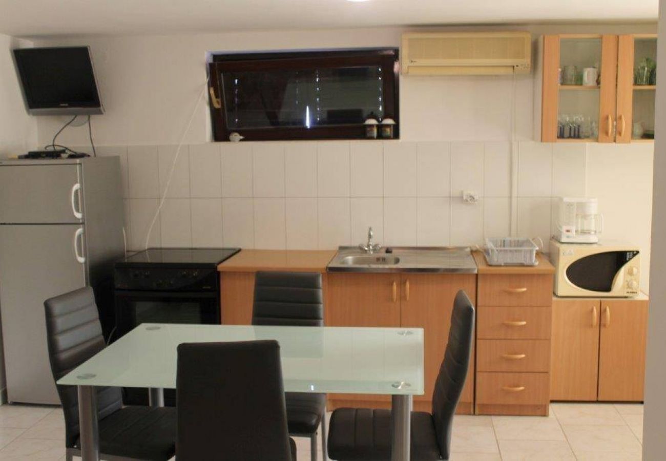 Appartement à Preko - Ferienwohnung in Preko mit Terrasse, Klimaanlage, W-LAN, Waschmaschine (4568-1)