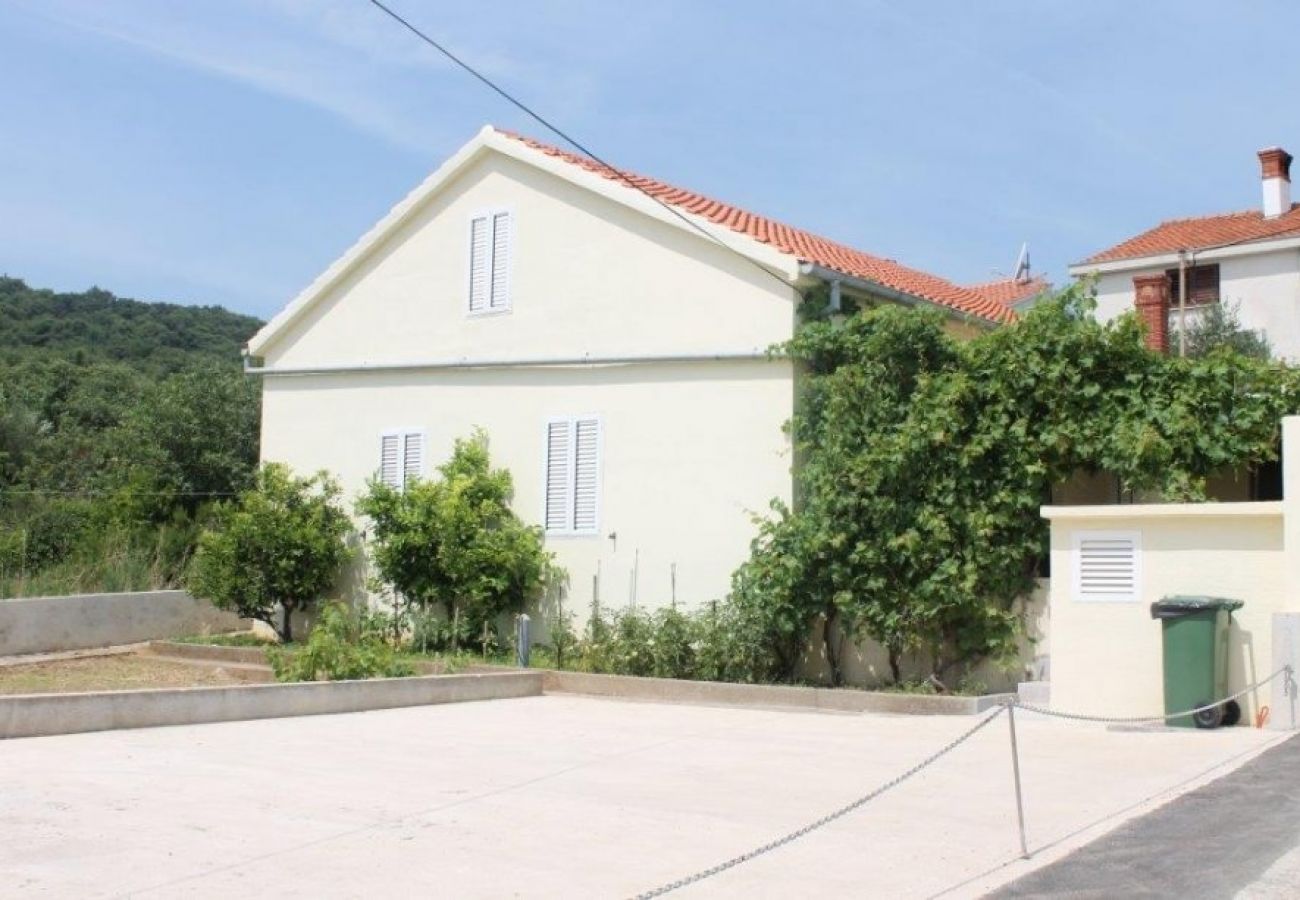 Maison à Preko - Ferienhaus in Preko mit Meerblick, Terrasse, Klimaanlage, W-LAN (4571-1)