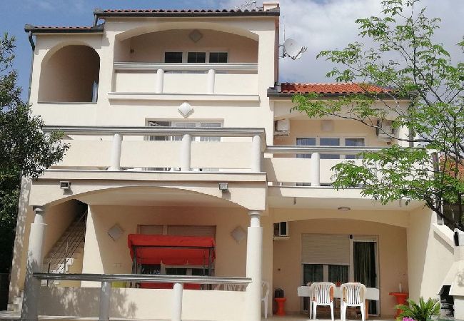 Appartement à Vir - Appartement dans Vir avec terrasse, Climatisation, WIFI, Lave-vaisselle (4589-1) Appartement à Vir - Appartement dans Vir avec terrasse, Climatisation, WIFI, Lave-vaisselle (4589-1)