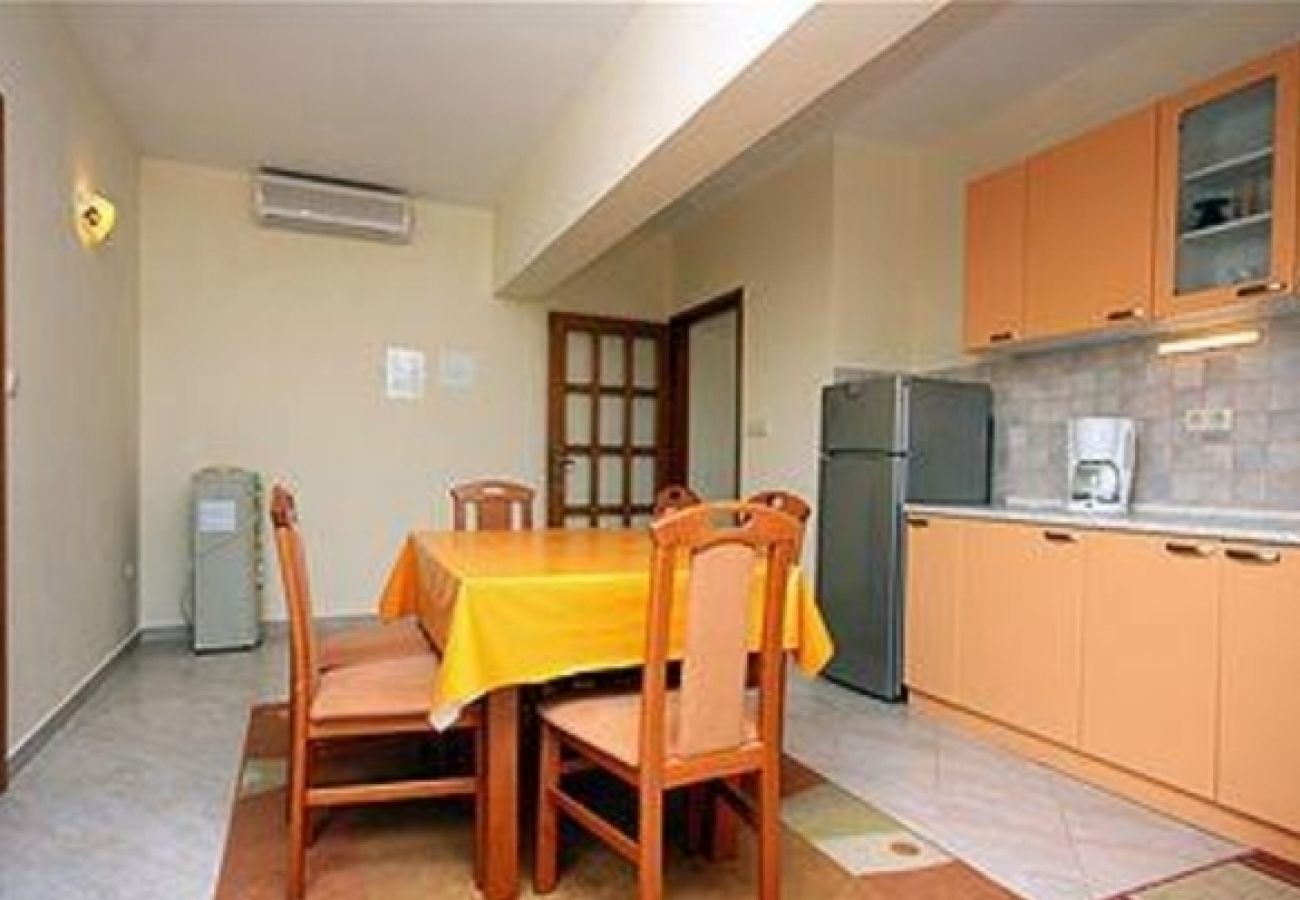 Appartement à Kampor - Appartement dans Kampor avec vue mer, terrasse, Climatisation, WIFI (4610-5)